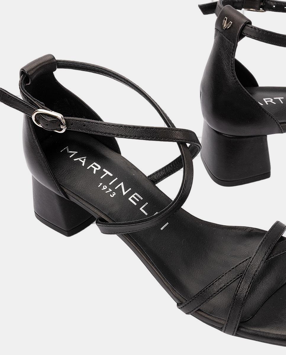 Sandálias em Pele com Tacão Preto-2