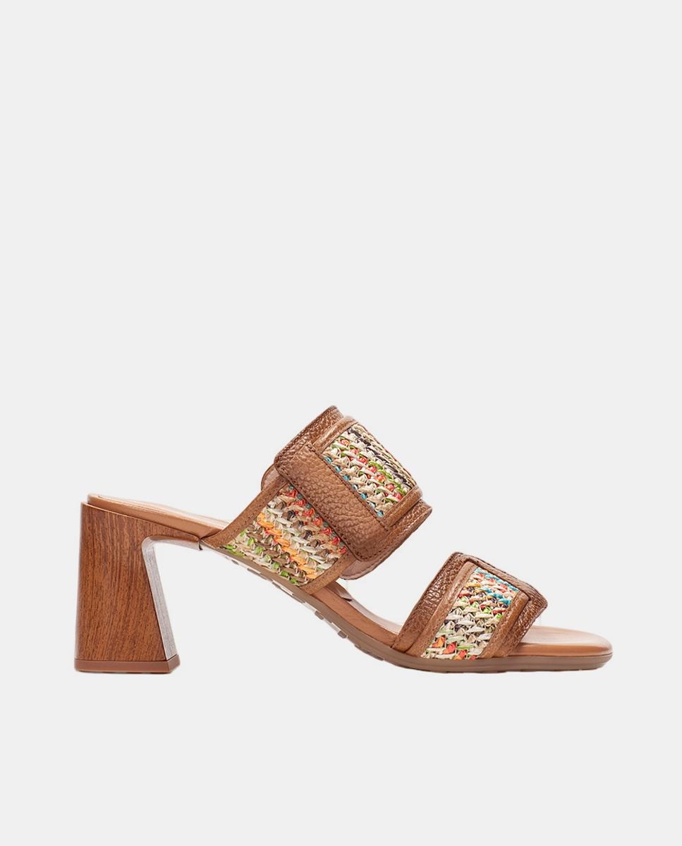 Imagem 0 de Sandálias de Salto Tipo Mules em Pele e Ráfia