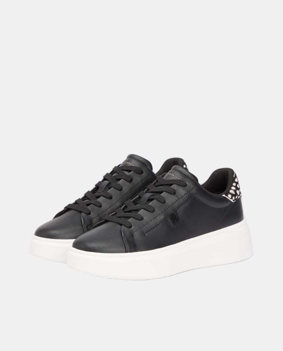 Sapatilhas em Pele com Estampado TH Preto-3