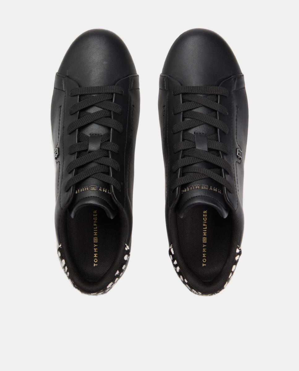 Sapatilhas em Pele com Estampado TH Preto-5