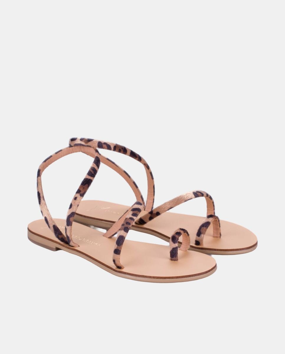 Imagem 0 de Sandálias Rasas com Rebordos Decorativos e Tiras