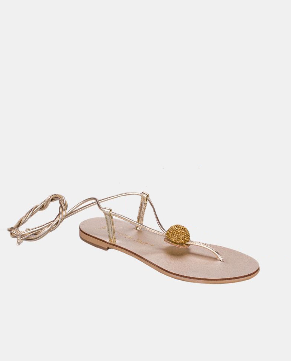 Imagem 0 de Sandálias Rasas com Rebordos Decorativos e Tiras