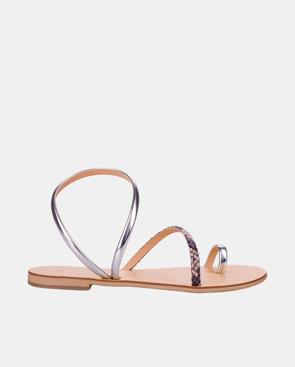 Imagem 0 de Sandálias Rasas com Rebordos Decorativos e Tiras