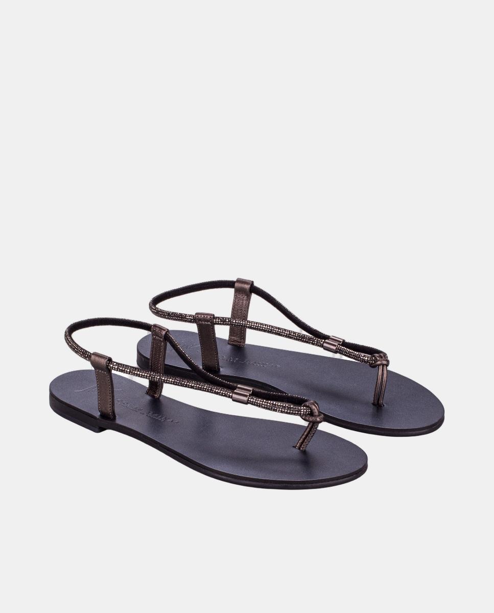Imagem 0 de Sandálias Rasas com Rebordos Decorativos e Tiras