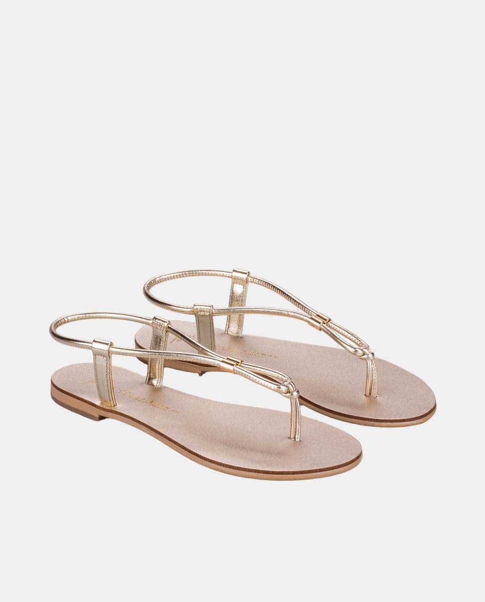 Imagem 0 de Sandálias Rasas com Rebordos Decorativos e Tiras