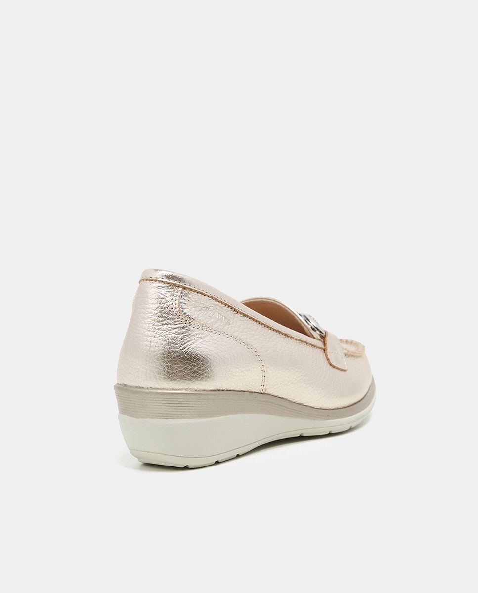 Imagen 4 de Mocasin de cuña en piel metalizada platino - 24HRS - Oro Oro