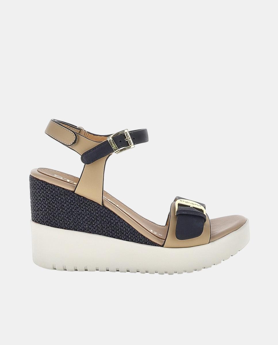 Imagem 0 de Sandálias com Cunha e Adorno de Fivela na Pala