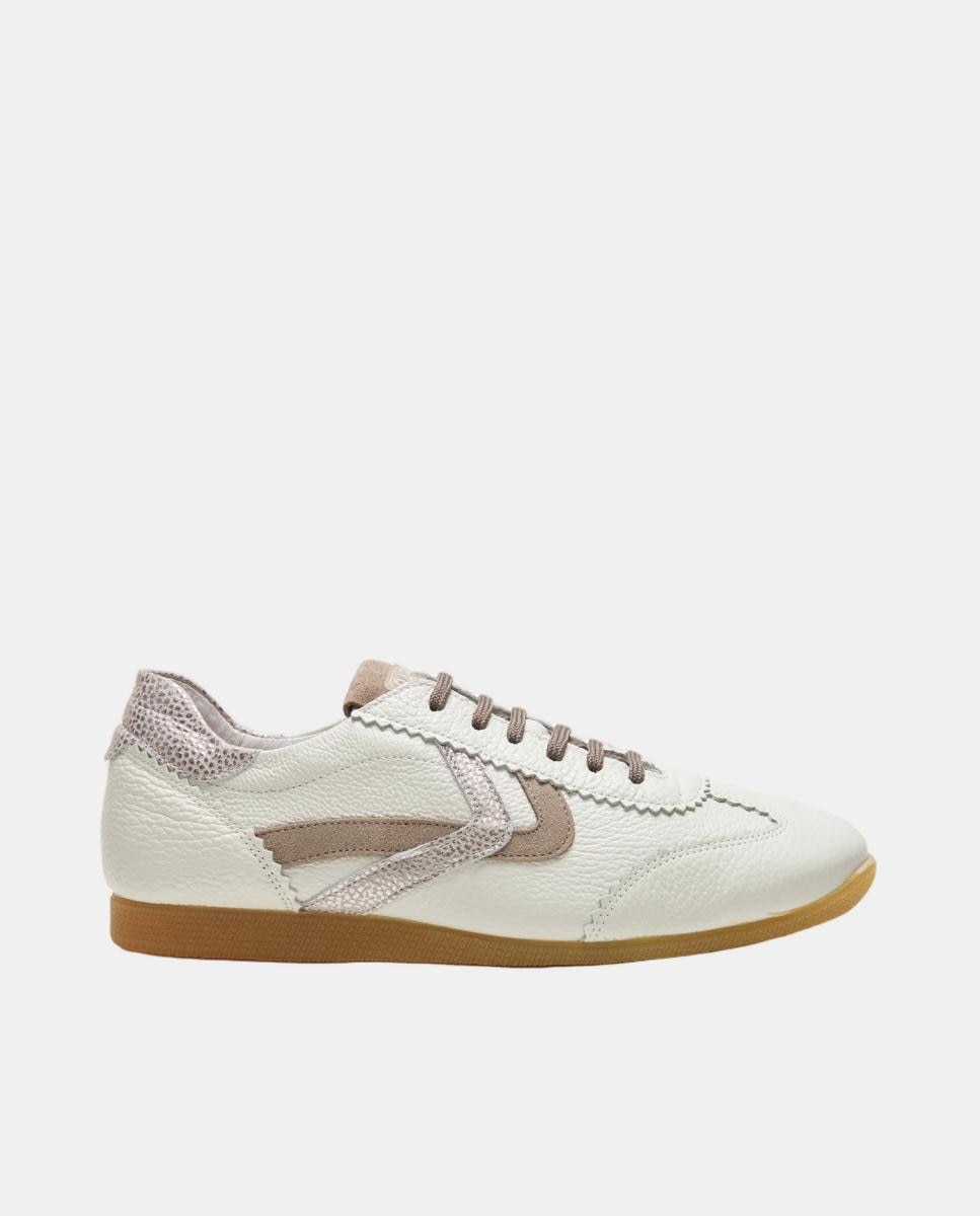 24HRS - Deportivo en piel blanca y detalles topo.