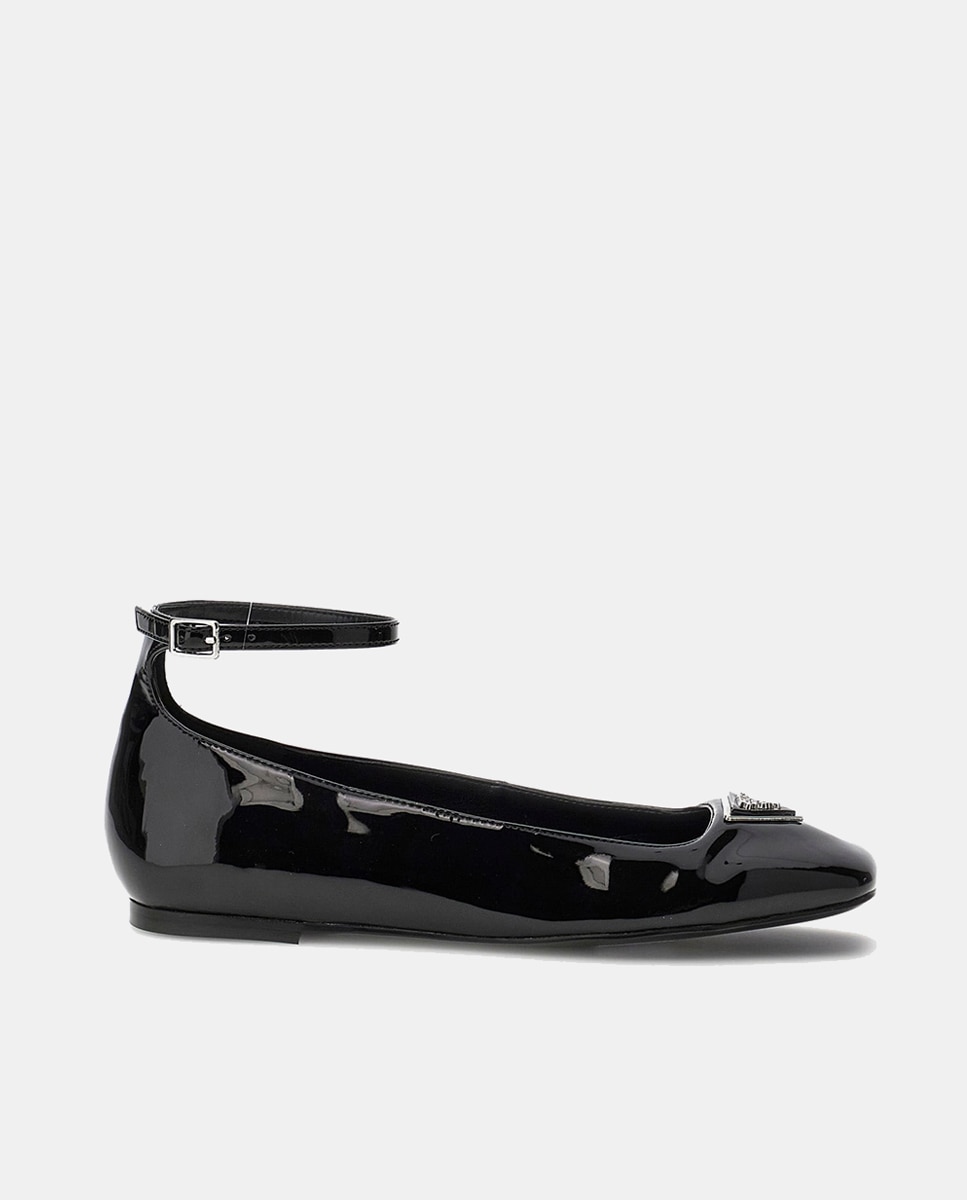 Sapatos Rasos Tipo Sabrinas em Verniz Modelo Levvis · Guess · El