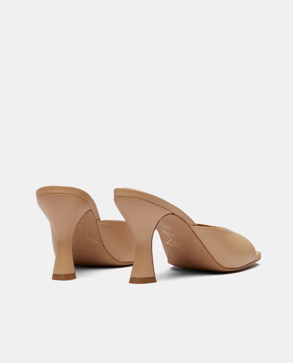 Mules Jacqueline em Pele com Salto Afunilado Bege-5