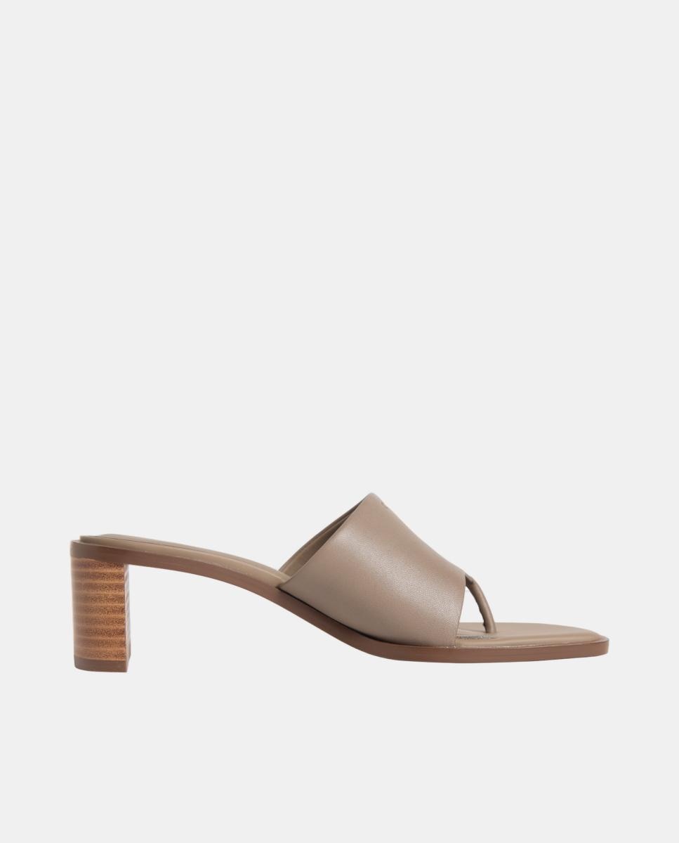 Imagem 0 de Sandálias em Pele com Salto