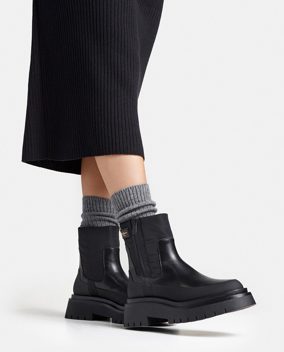 Botins Queen Chelsea com Sola Track Preto-7
