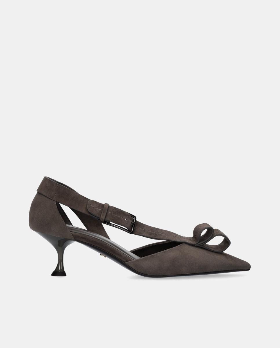 Imagem 0 de Sapatos de Camurça com Detalhe de Laço