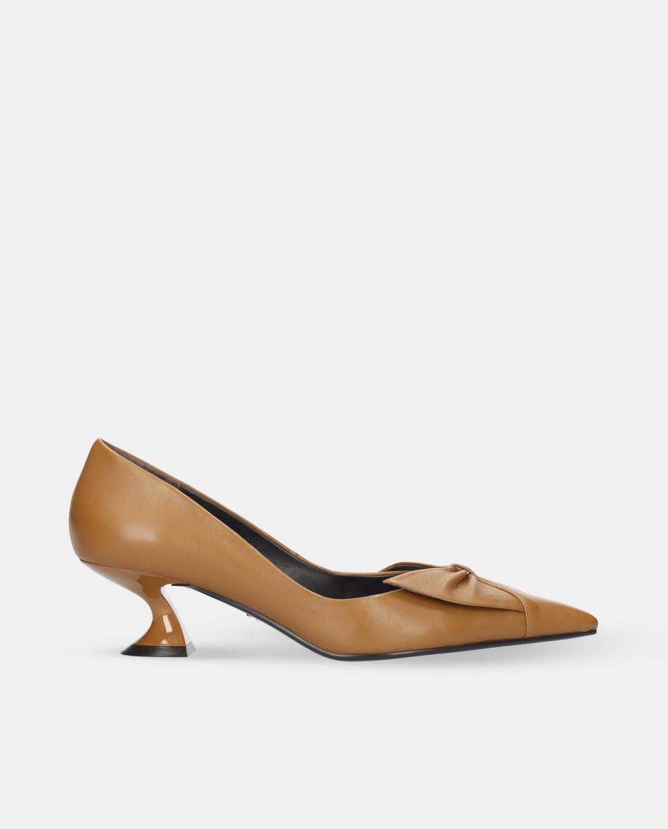 Imagem 0 de Sapatos em Pele com Detalhe de Laço