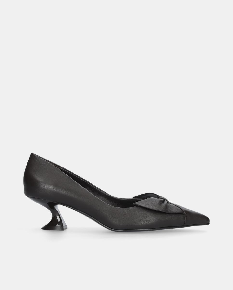 Imagem 0 de Sapatos em Pele com Detalhe de Laço