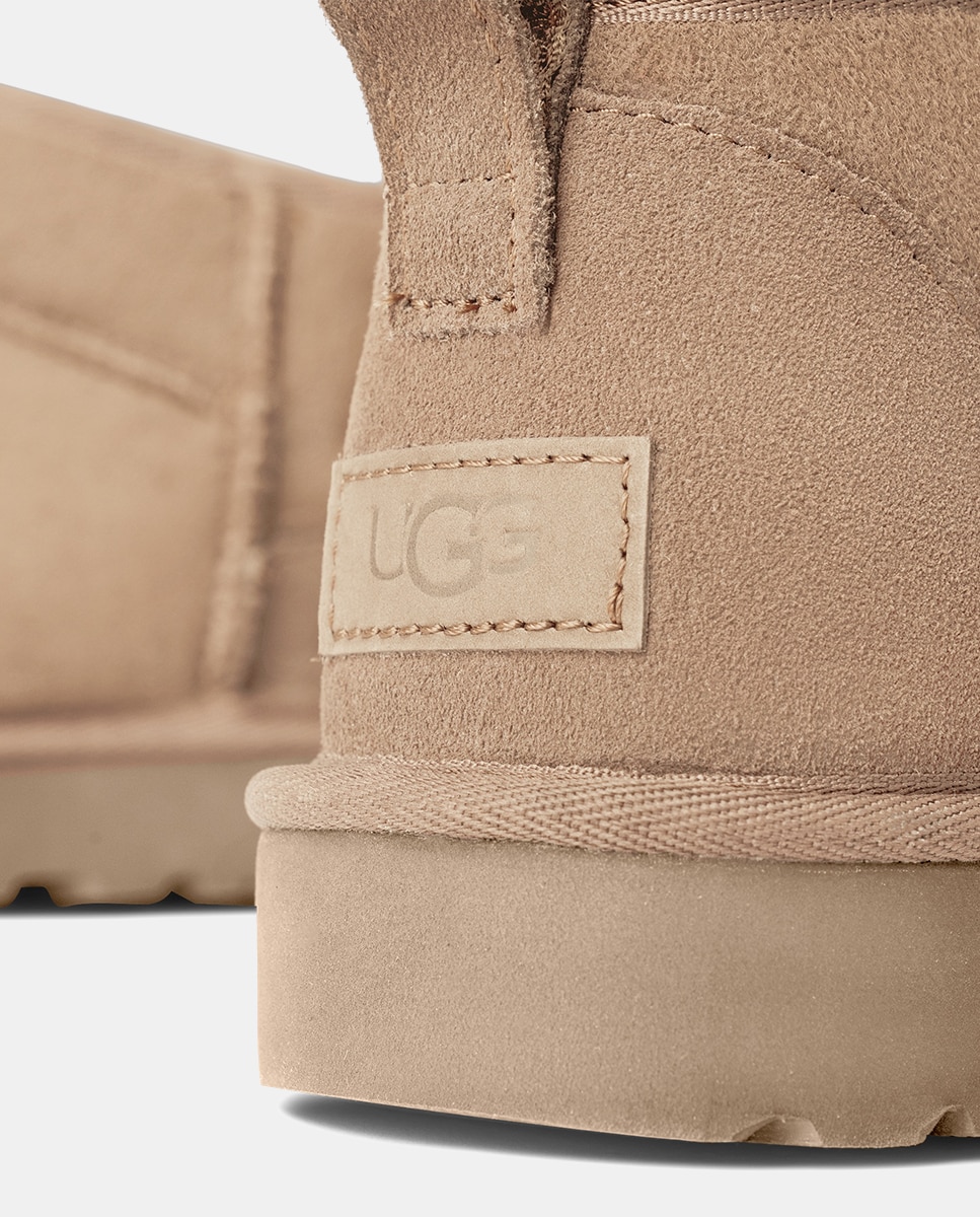 Botas Classic Ultra Mini em Pele com Forro de Pelo Bege-5