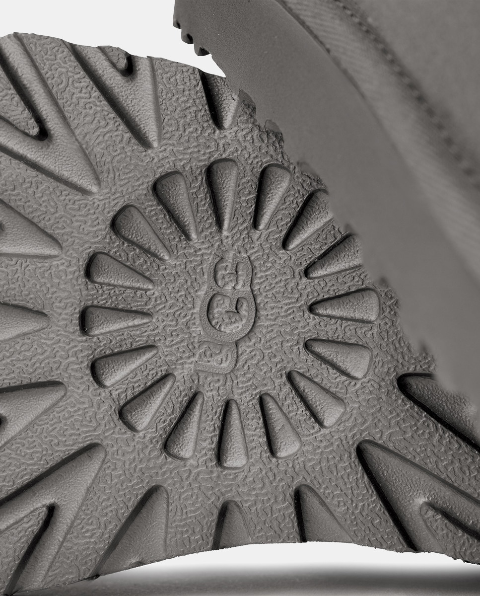 Botins Classic Ultra Mini com Forro Interior de Pelo e em Camurça Cinzento-7