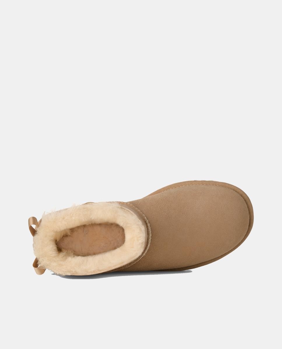 Botins Rasos Clássicos Forrados em Pelo Ultra Mini Bailey Bow Bege-4