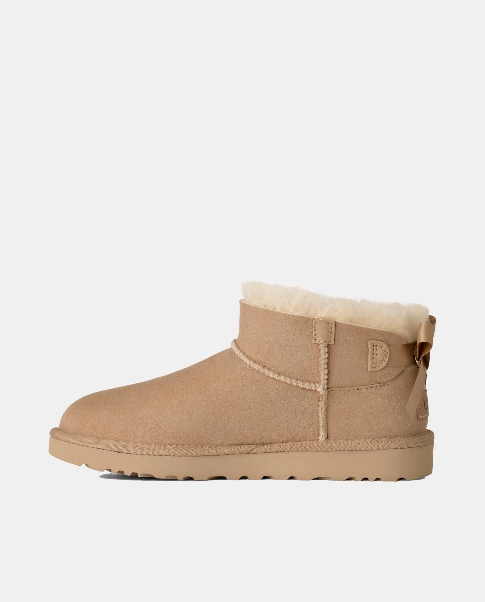 Botins Rasos Clássicos Forrados em Pelo Ultra Mini Bailey Bow Bege-5