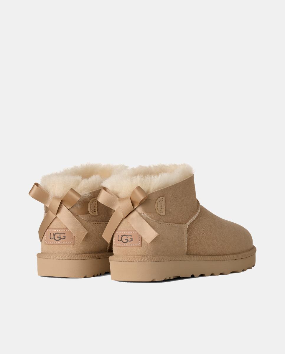 Botins Rasos Clássicos Forrados em Pelo Ultra Mini Bailey Bow Bege-6