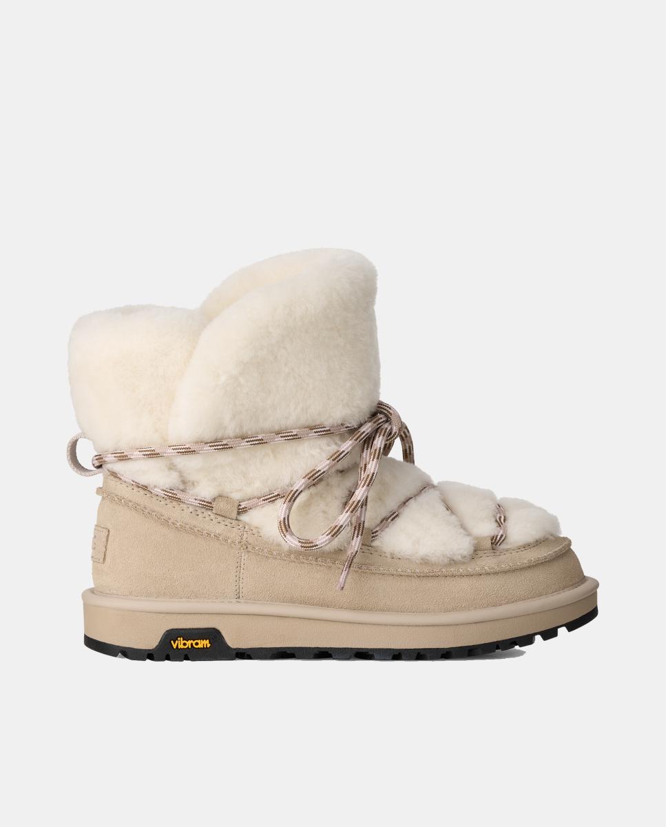 Imagen 0 de Botín plano classic tread fluffed boot  de mujer Beige
