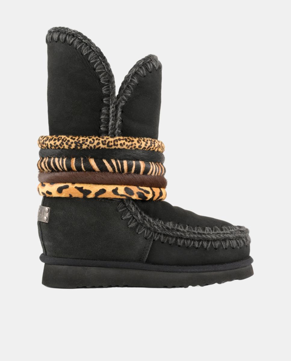 Imagem 0 de Botas em Pele de Ovelha com Dupla Face, Cunha Interna e Detalhe de Braceletes