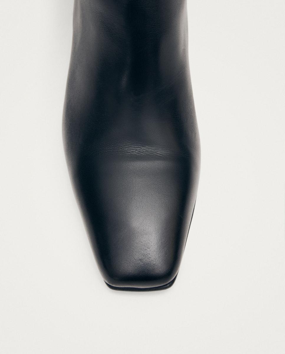 Botas Altas em Pele com Salto Kitten Preto-4