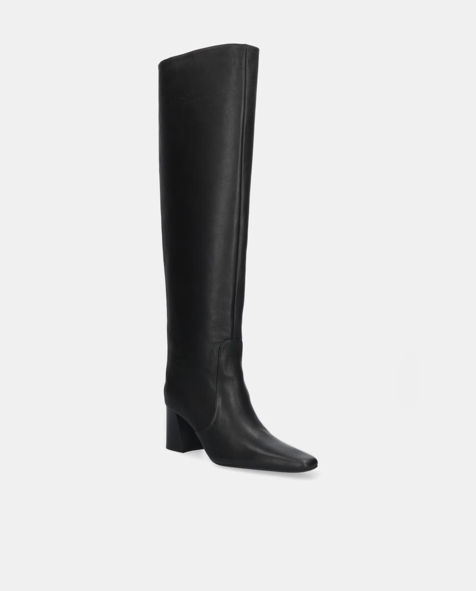 Botas em Pele com Adorno de Fivela e Salto de Bloco Preto-2
