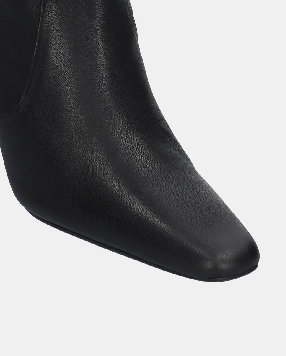 Botas em Pele com Adorno de Fivela e Salto de Bloco Preto-3