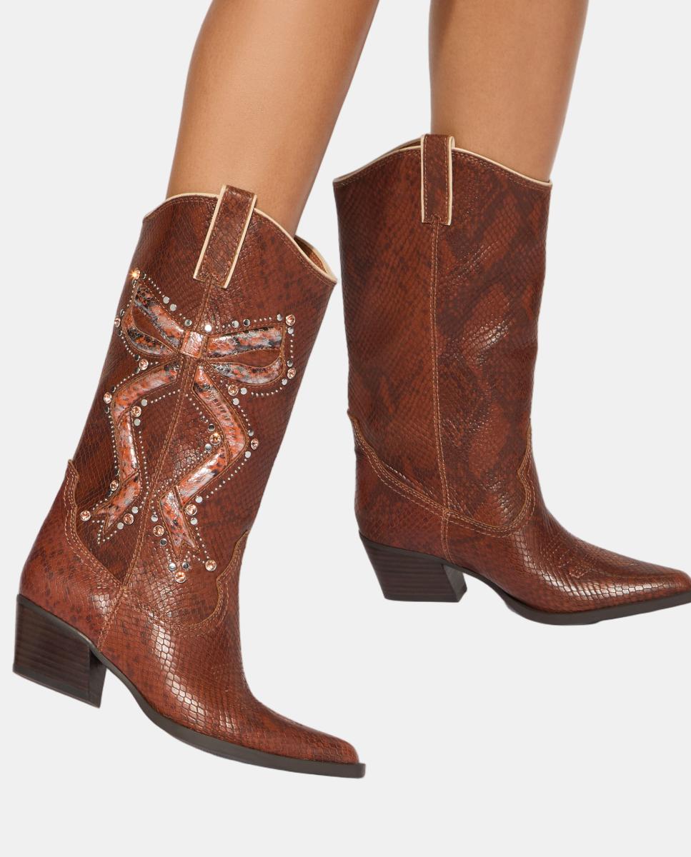 Imagen 5 de Bota cowboy alta de mujer en piel marrón efecto reptil y detalles metálicos - Kurt Geiger - Marrón oscuro Marrón oscuro