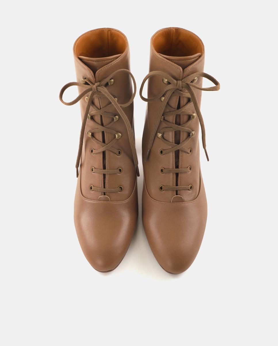 Botas de Mulher em Pele de Cano Baixo com Salto e Atacadores Castanho caramelo-4