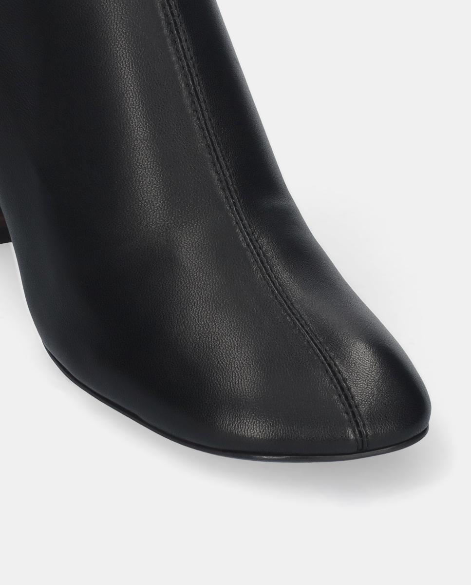 Botins em Pele com Fecho de Correr Traseiro e Salto de Bloco Preto-3