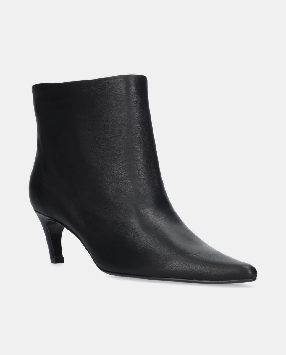 Botins em Pele com Salto Forrado Preto-2