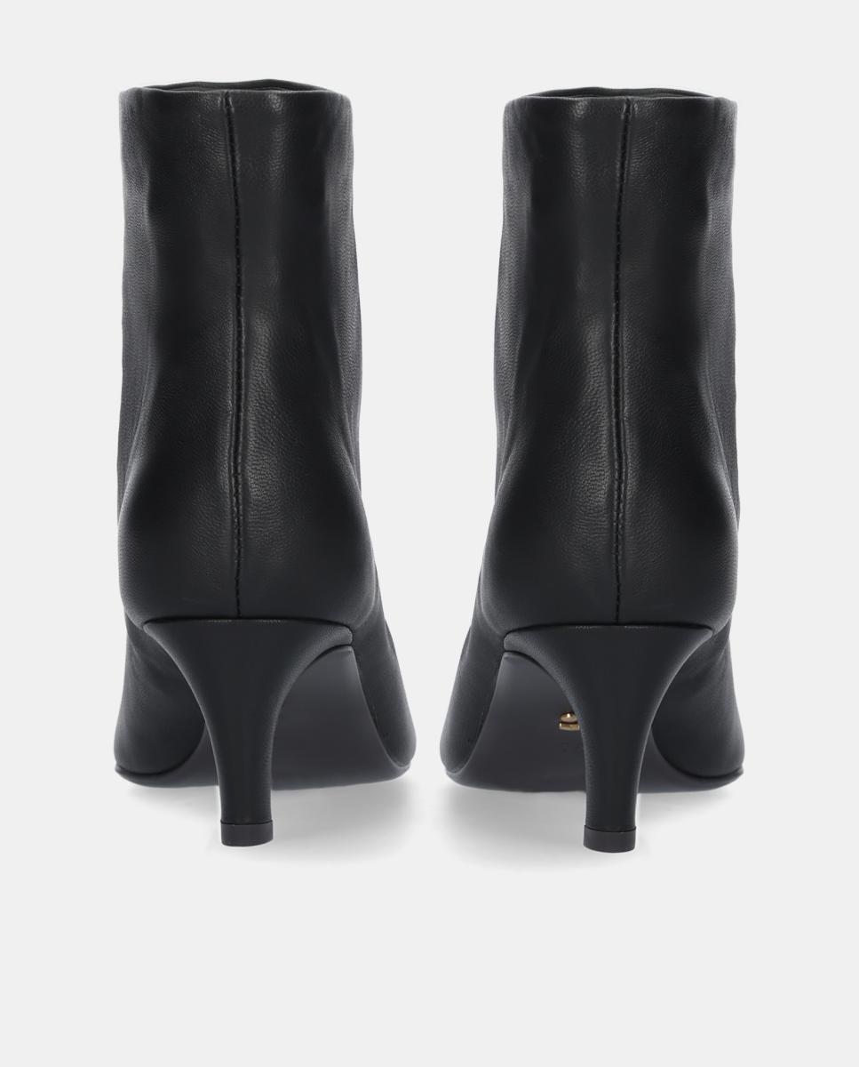 Botins em Pele com Salto Forrado Preto-4