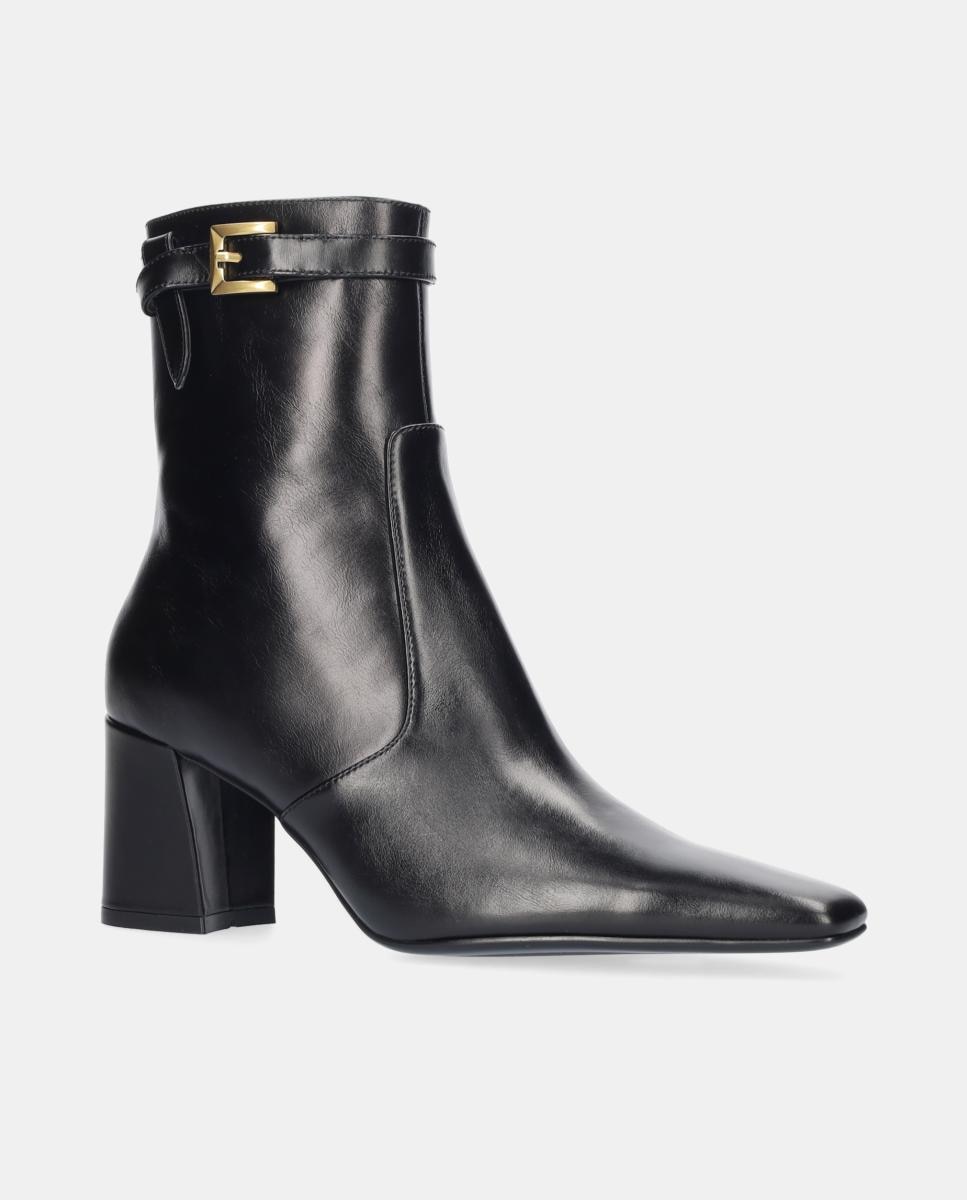 Botins em Pele com Adorno de Fivela e Salto de Bloco Preto-2