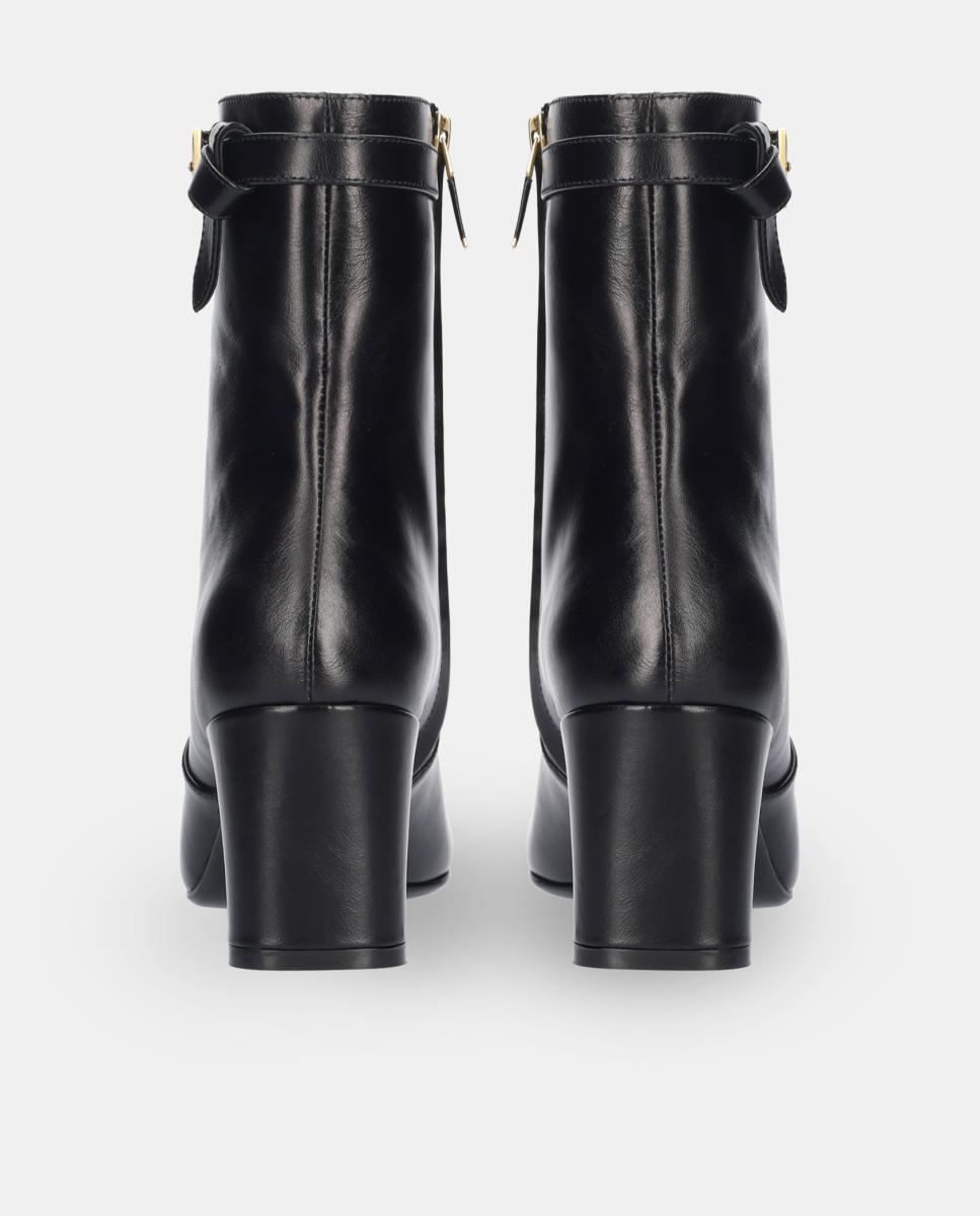 Botins em Pele com Adorno de Fivela e Salto de Bloco Preto-4