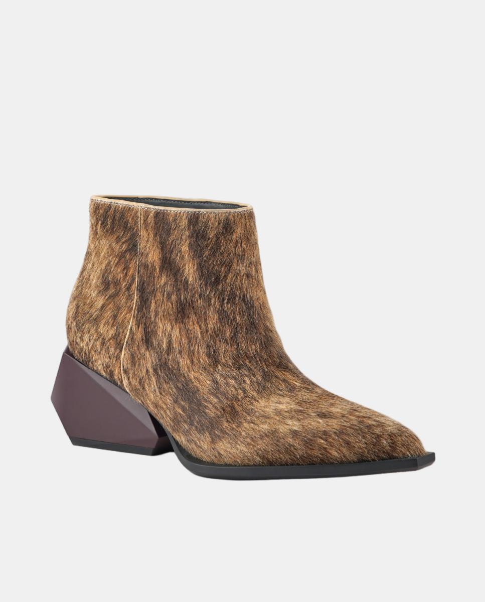 Botins Jacky com Pelo, Salto Tipo Cowboy e Acabamento na Biqueira Ouro-2