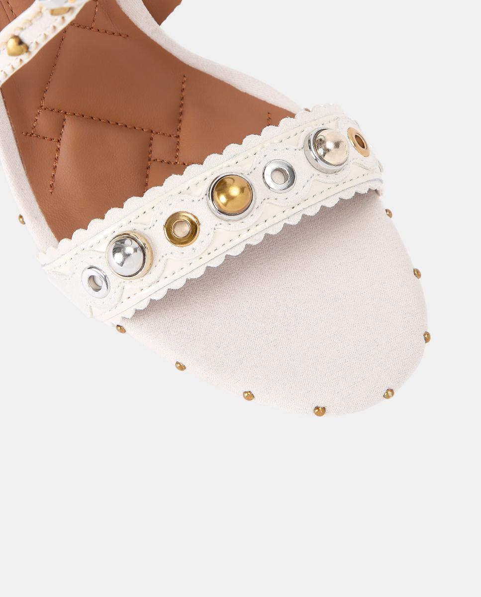 Sandálias Mini Bow Eyelet em Pele com Salto e Adornos de Tachas Branco Osso-4