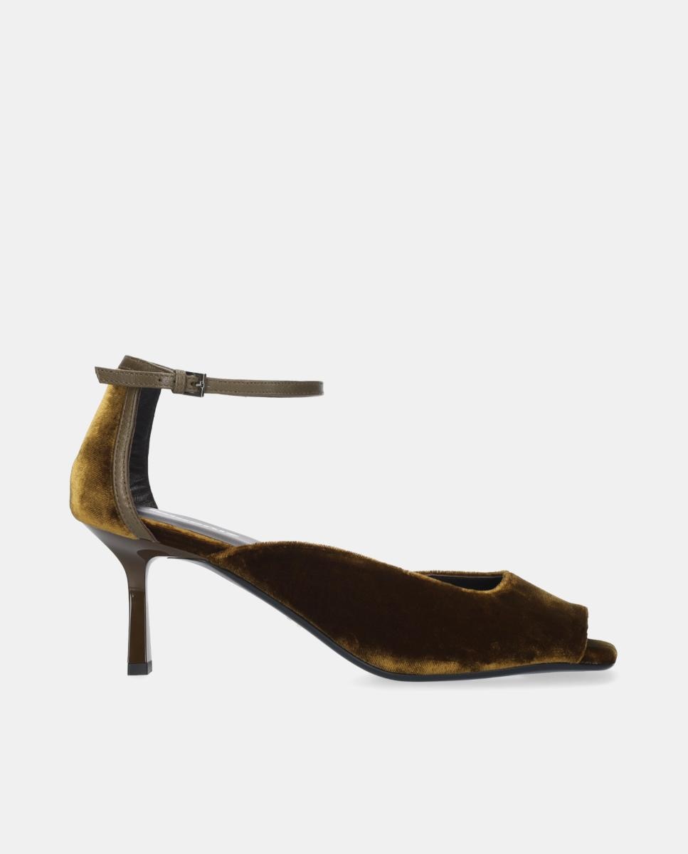 Imagen 0 de Zapato de mujer tacón en terciopelo  con pulsera tobillo Mostaza