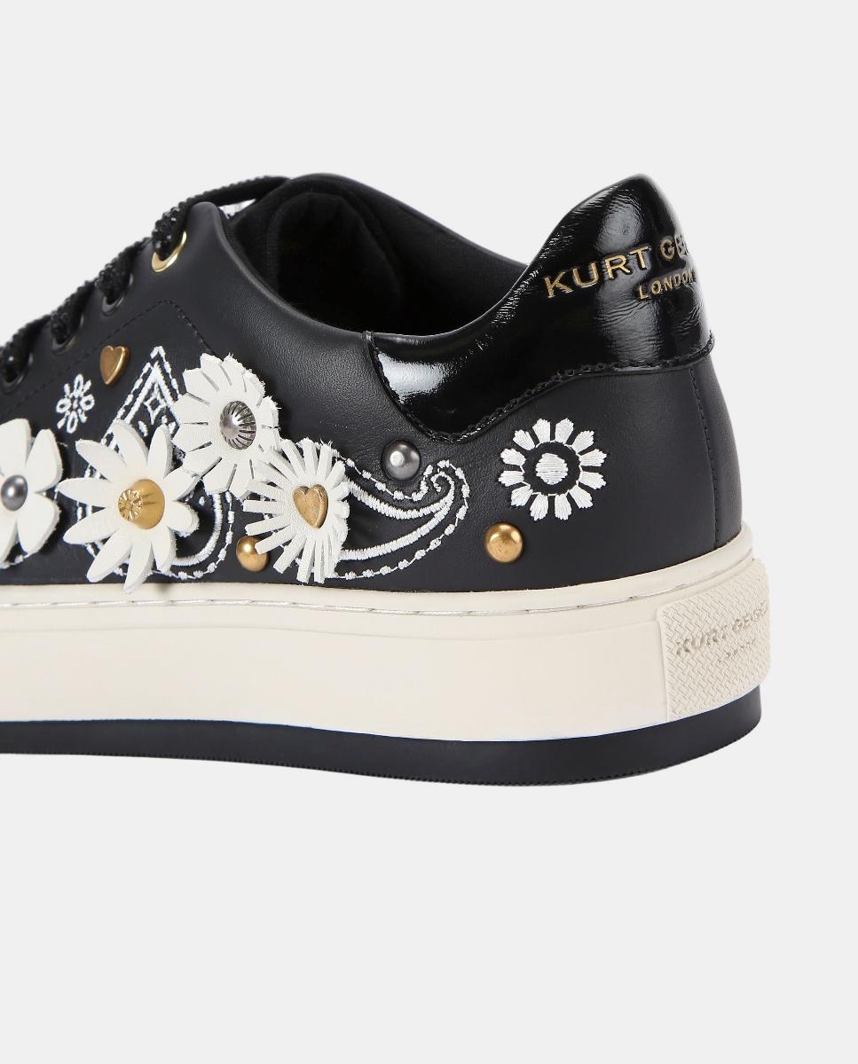 Sapatilhas Laney Flower em Pele com Adorno Preto-3