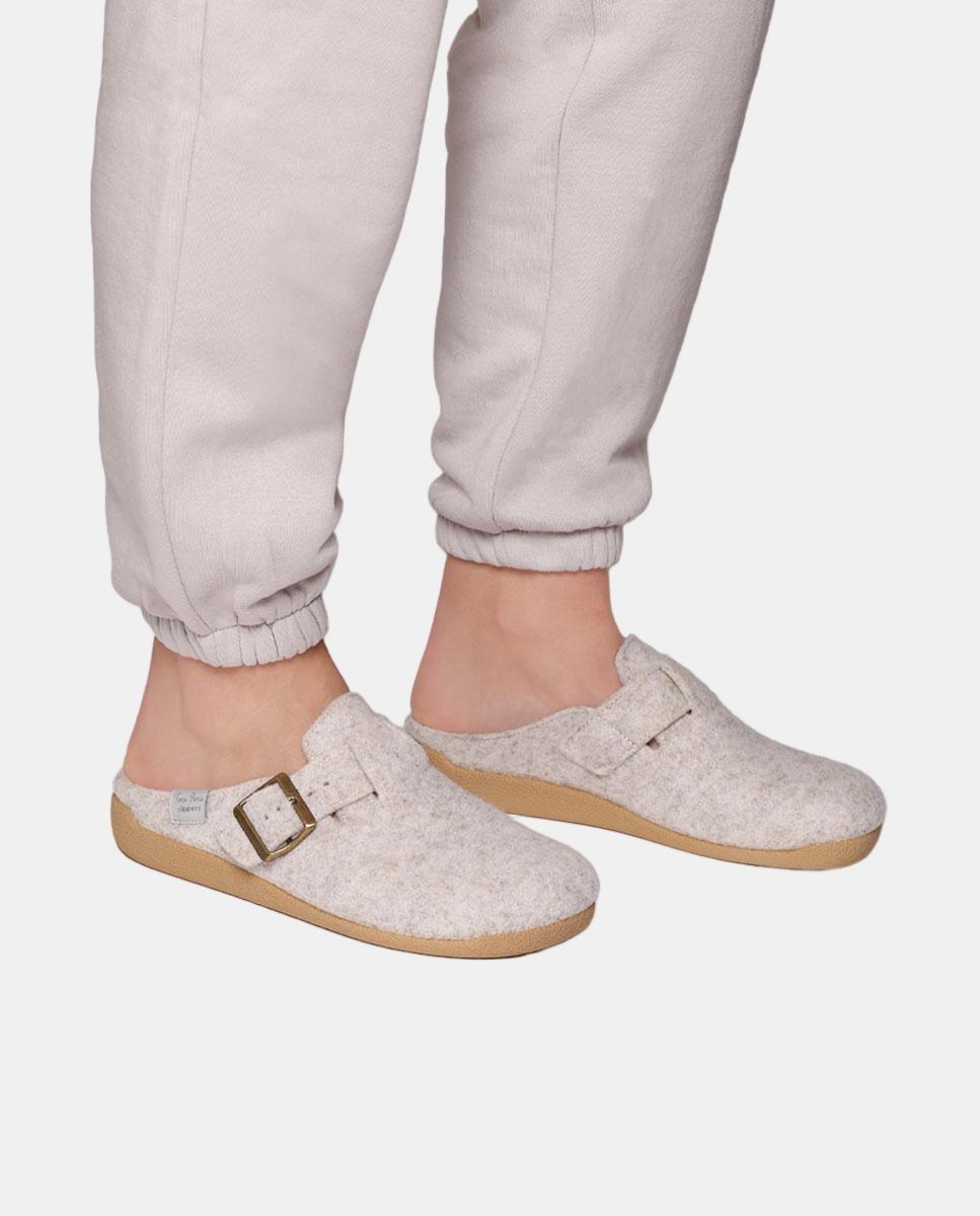 Slippers Tipo Mules com Fivela Bege-4