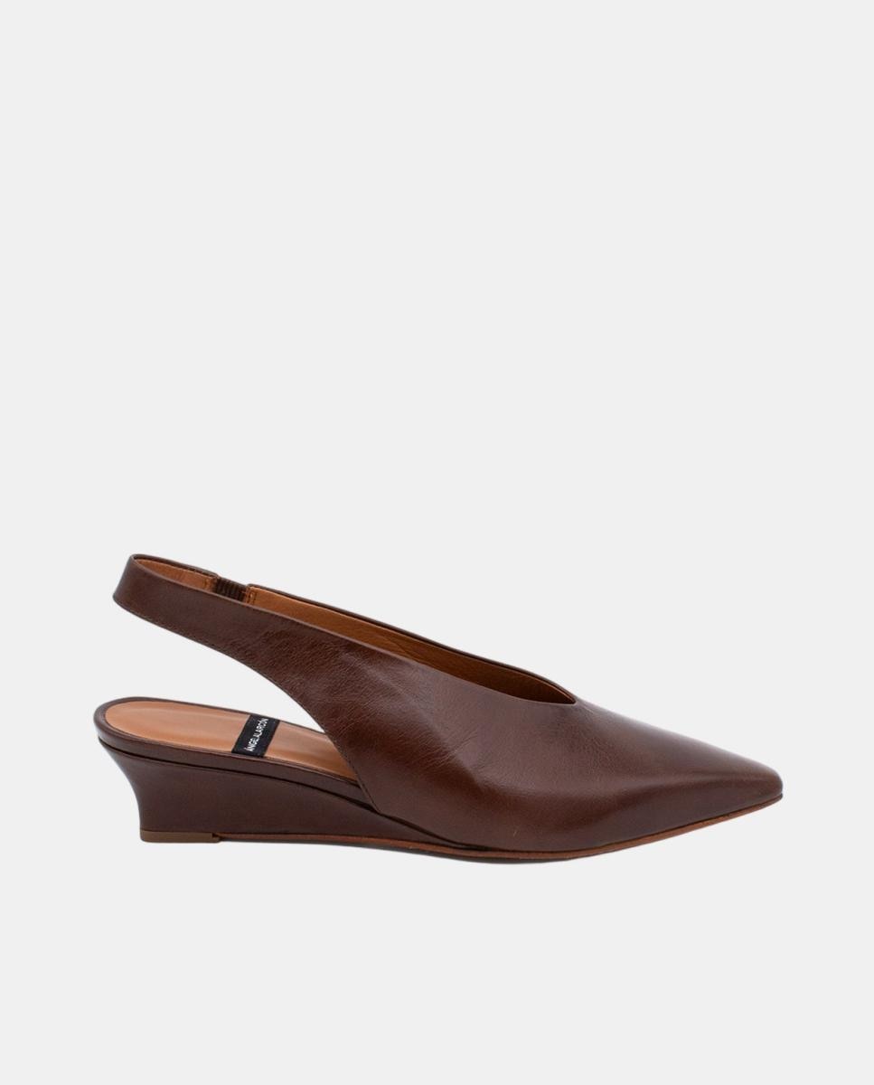 Imagem 0 de Sapatos de Salto Tipo Mules com Cunha e Pele