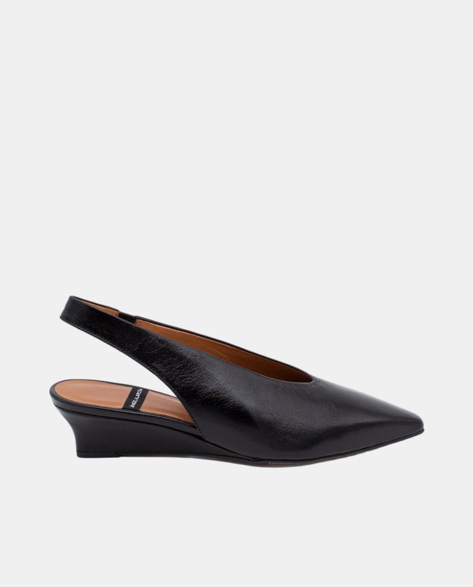 Imagem 0 de Sapatos de Salto Tipo Mules com Cunha e Pele