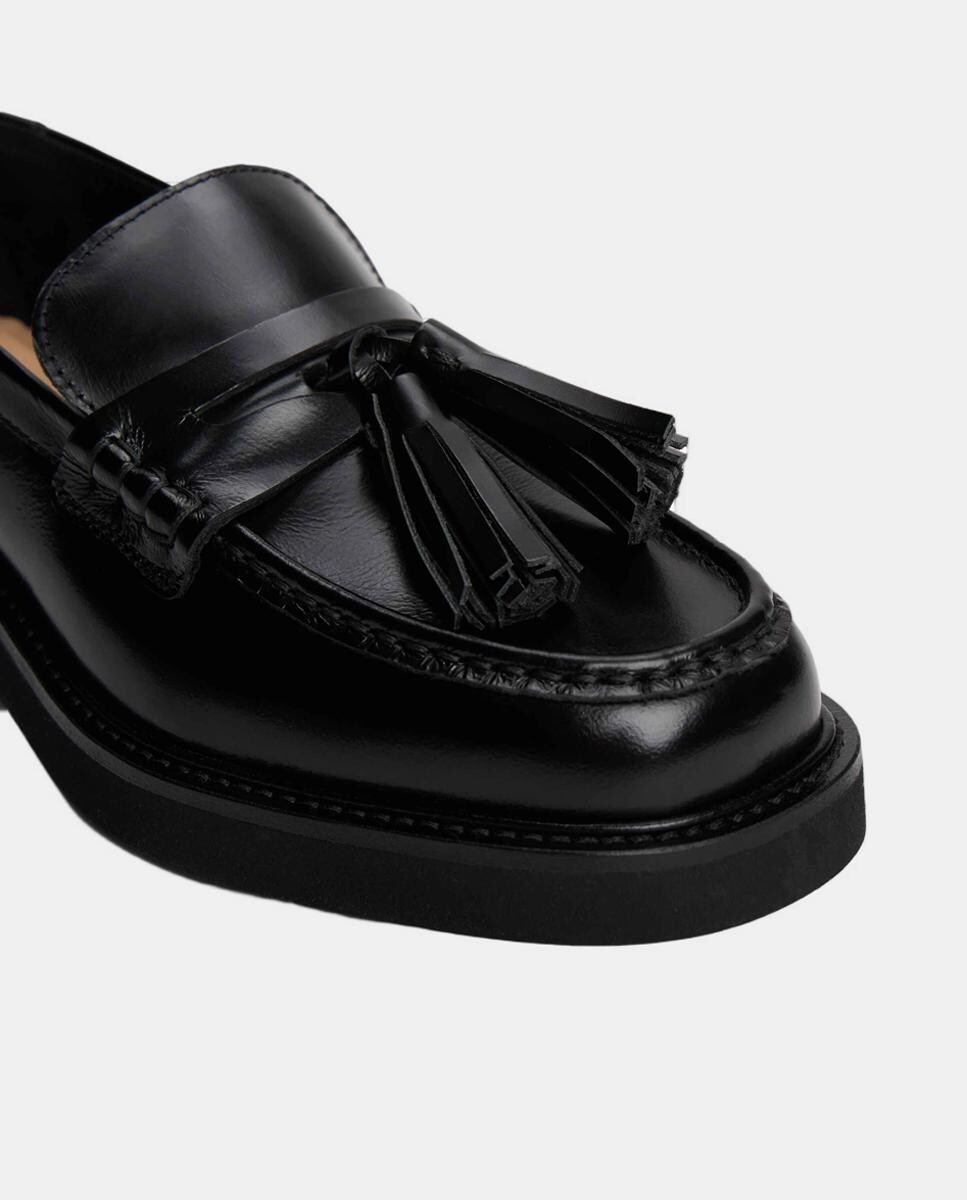 Mocassins em Pele com Borlas Preto-7