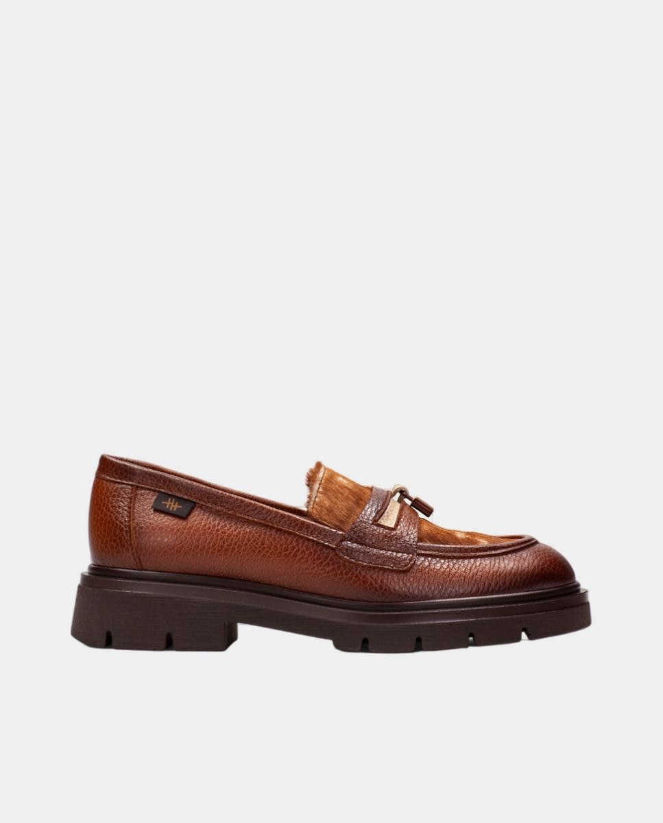 Imagem 0 de Sapatos Tipo Mocassins em Pele com Pelo no Peito do Pé