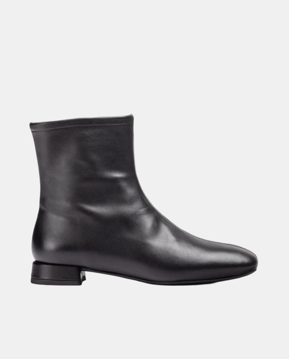 Imagem 0 de Botins em Pele com Salto Baixo