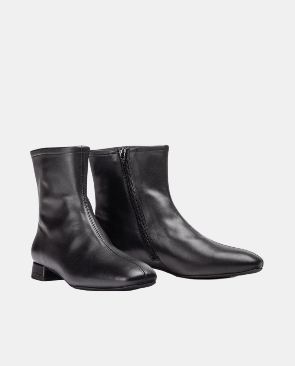 Botins em Pele com Salto Baixo Preto mate-2