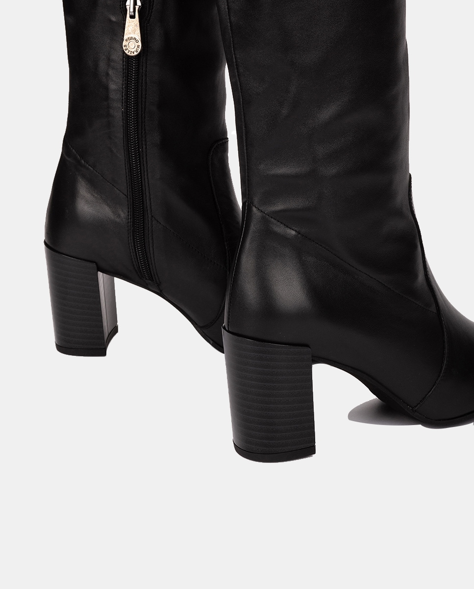 Botas Altas em Pele com Salto Preto-4
