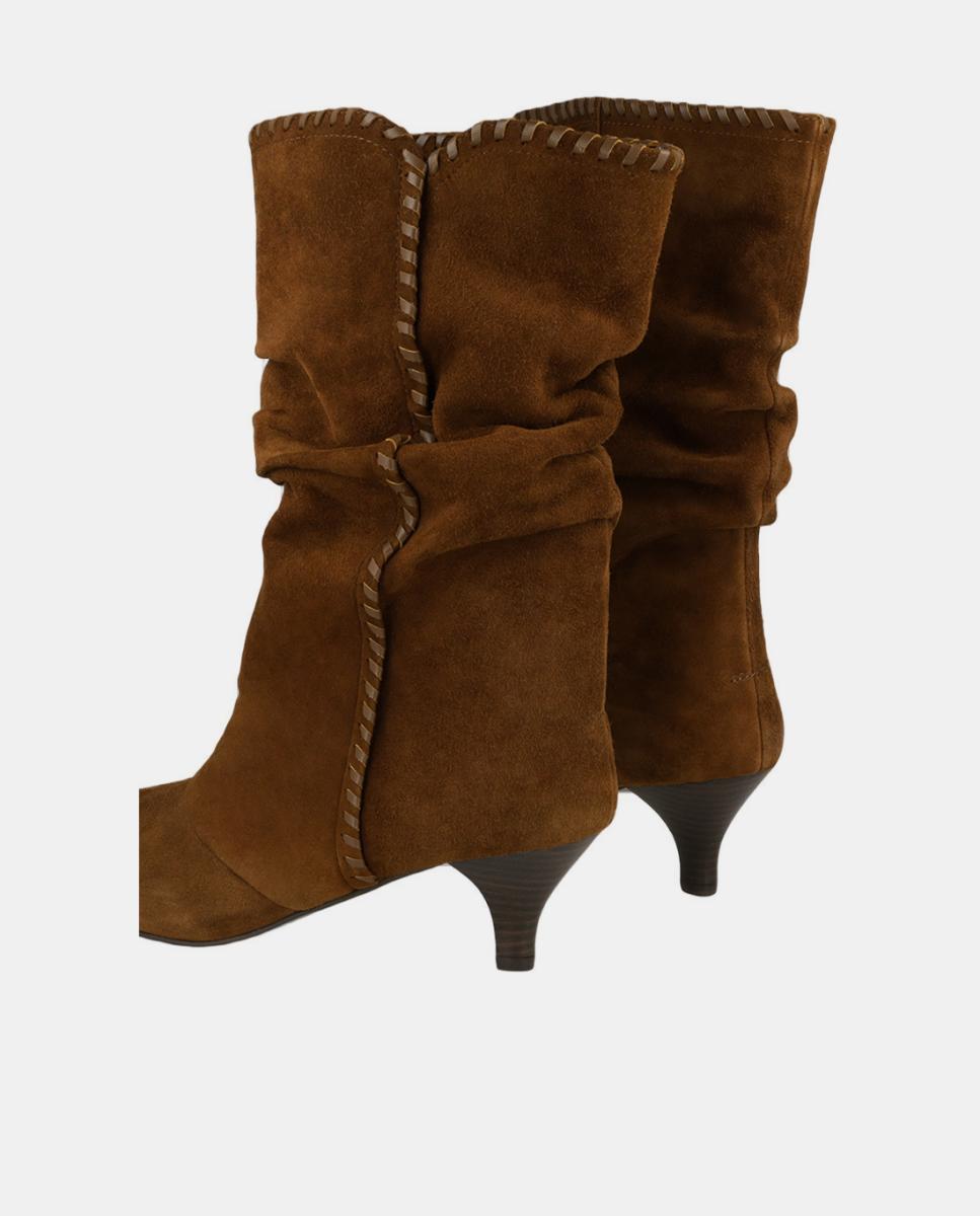 Botins de Camurça com Adorno de Tira e Passador Castanho-3