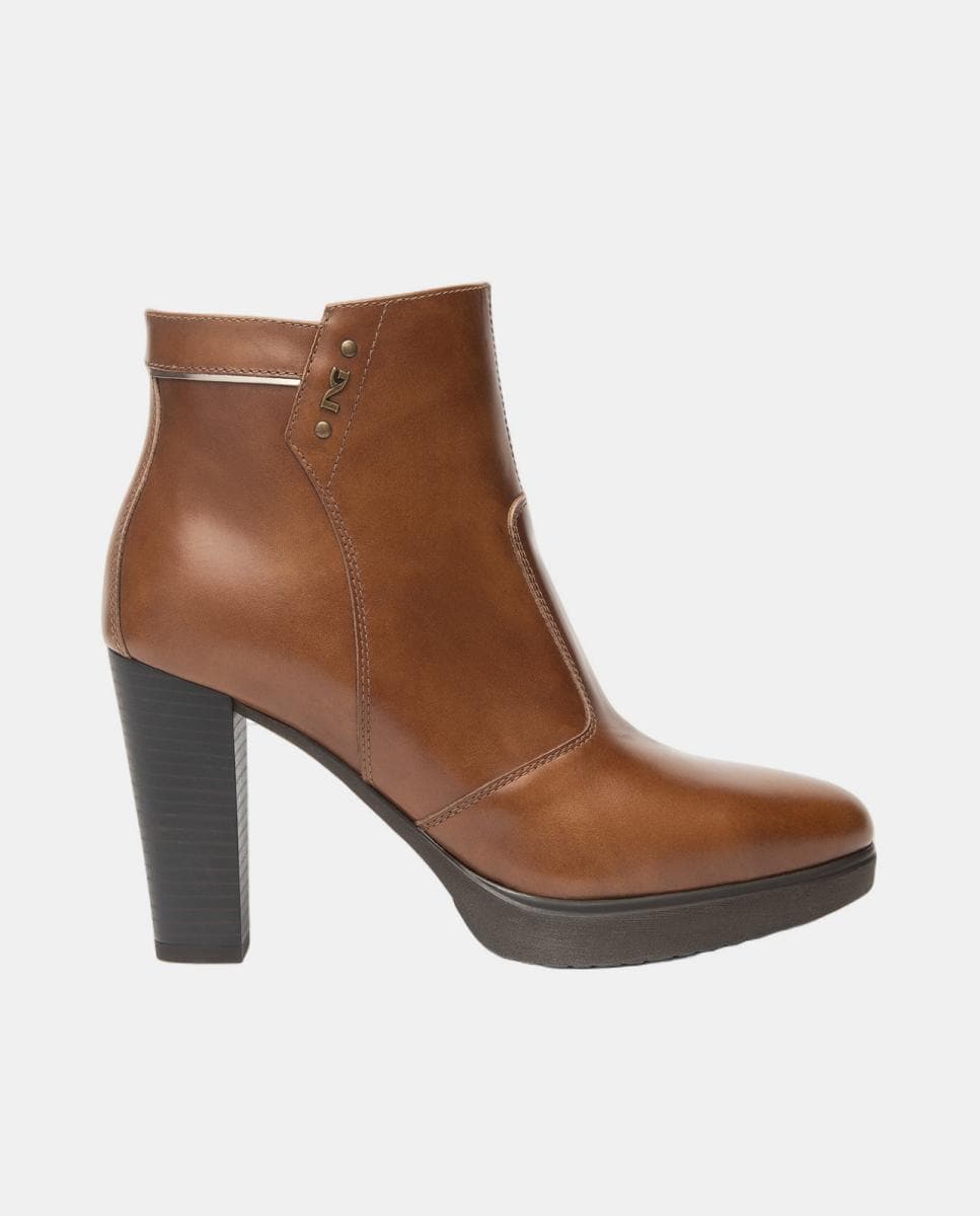 Botins com Salto e em Pele Couro-1